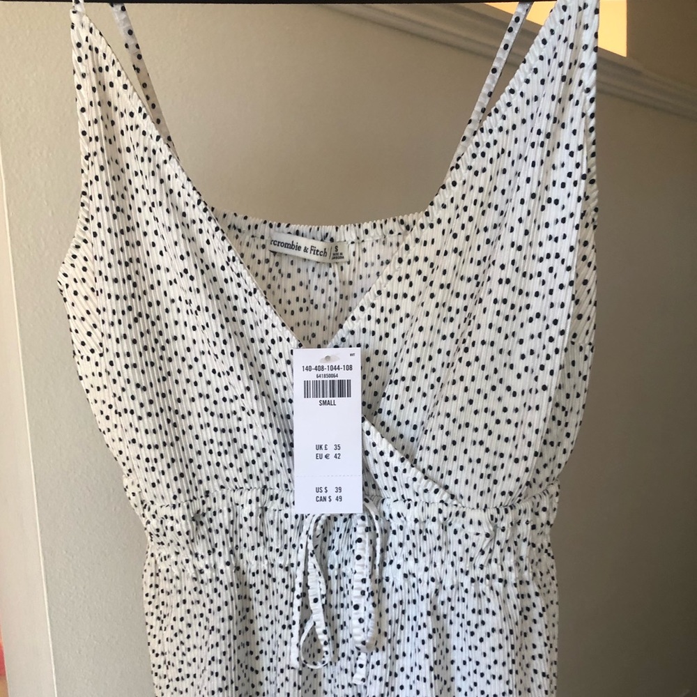 NWT- Abercrombie & Fitch- Polka Dot Adjustable Tank- Size Small